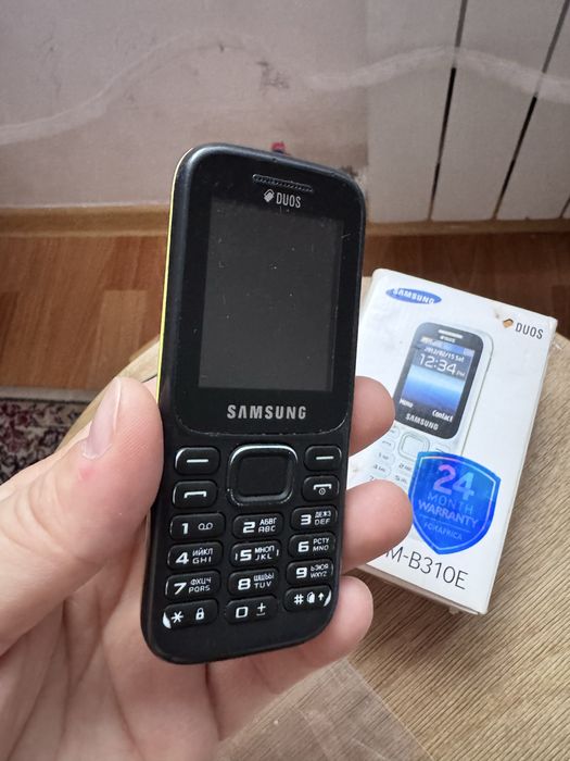 Мобильный телефон Samsung.