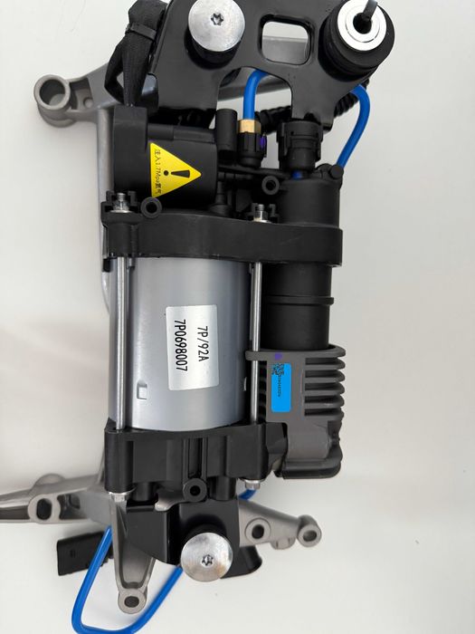 Compresor Suspensie Perne Aer VW Touareg Porsche Cayenne 7P cu suport