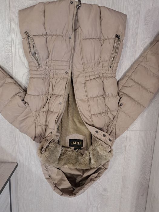 Дамско бежово зимно яке