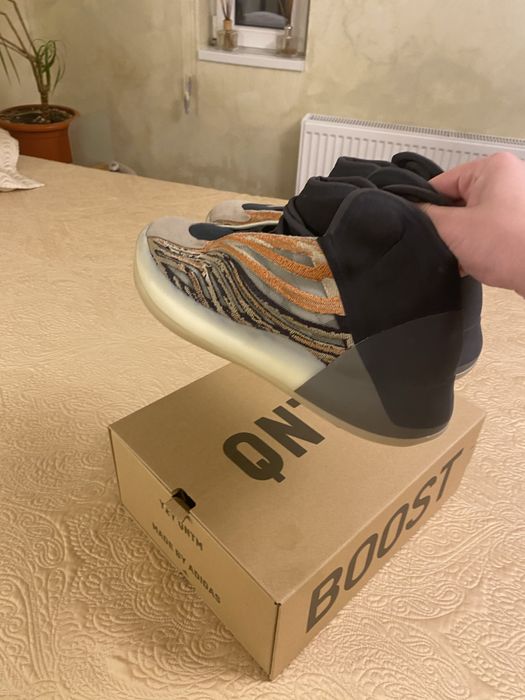 Vand Yeezy Qntm.