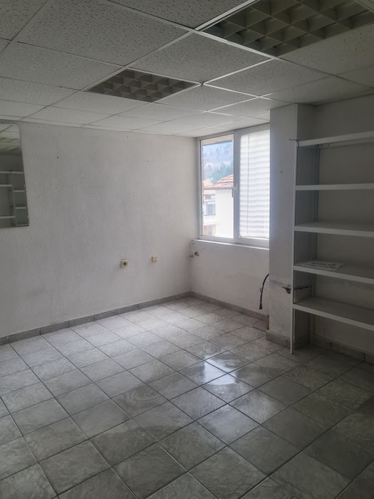 Дава се под наем Офис в Смолян, Стар център - 20 кв.м за 99.45 € - Снимка #1