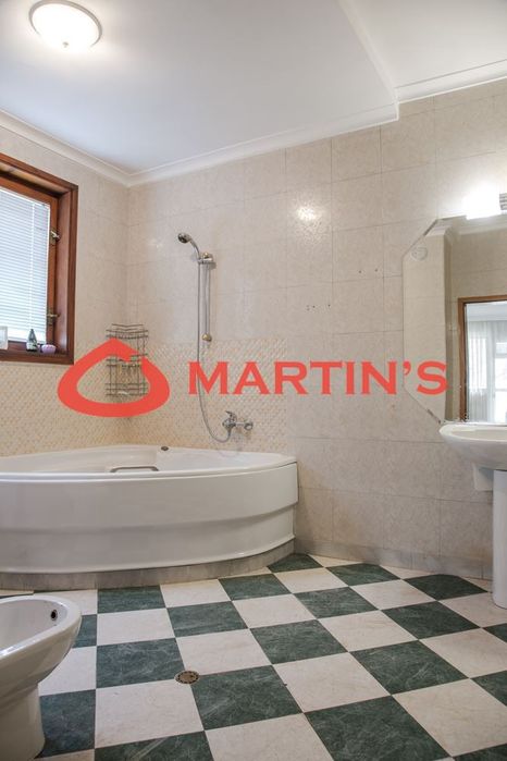 Дава се под наем Къща в София, Бояна - 989 кв.м за 4488.51 € - Снимка #11