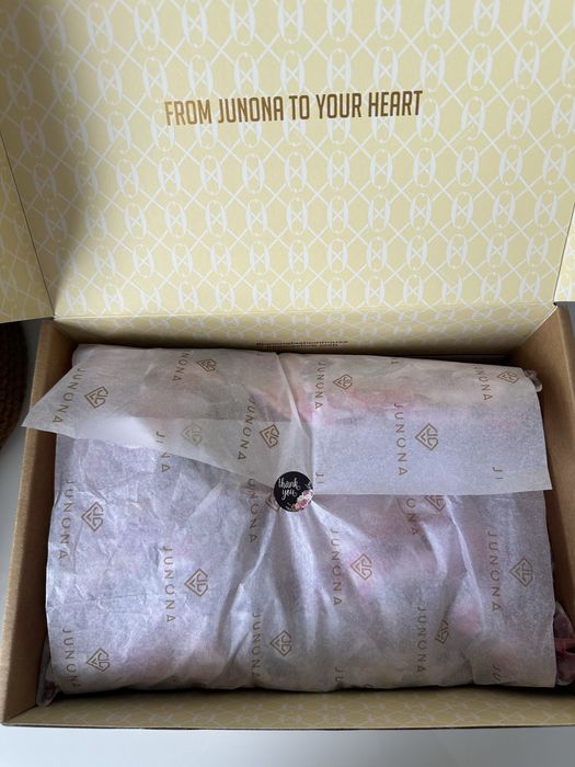 Нова рокля на Junona