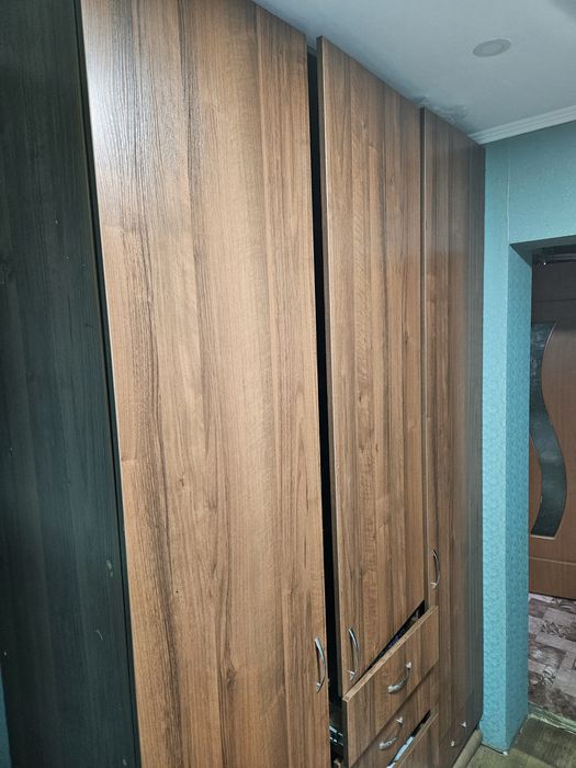 Шкаф в спальню комнату