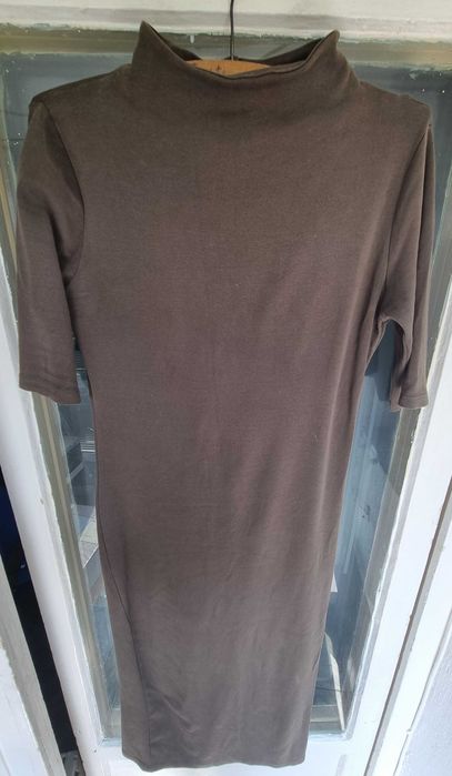 Rochie lungă ZARA mărimea L maro-kaki cu guler înalt
