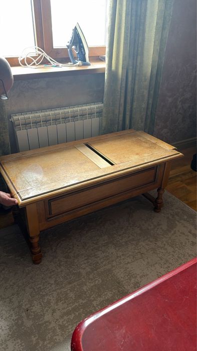 Журнальный стол из дерева