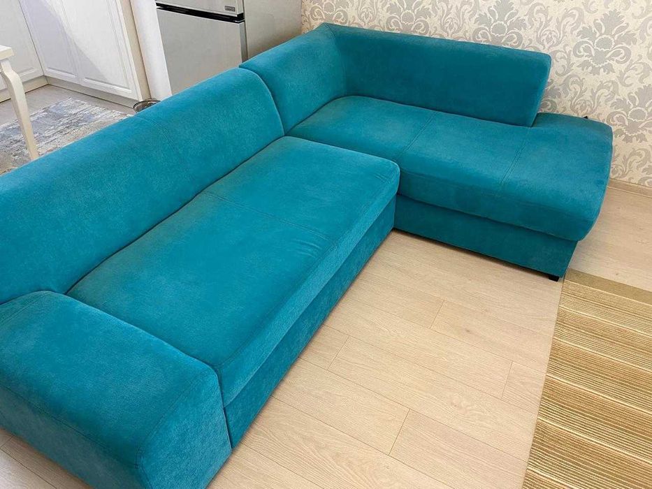 Colțar turcoaz extensibil, stare excelentă – 260 cm