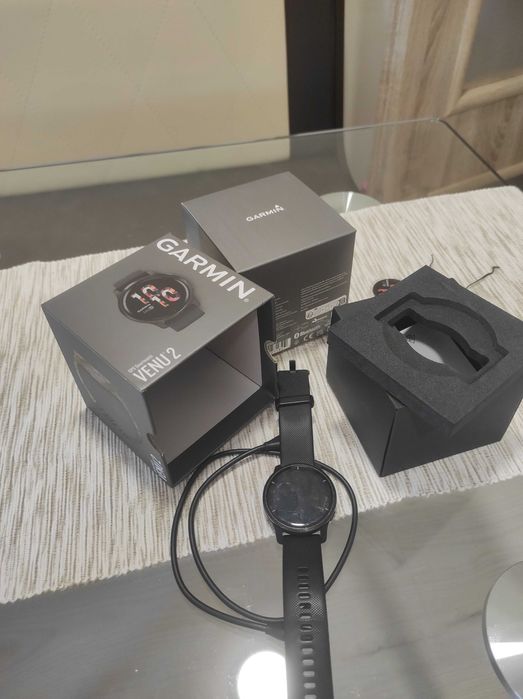 Продавам Garmin VENU 2