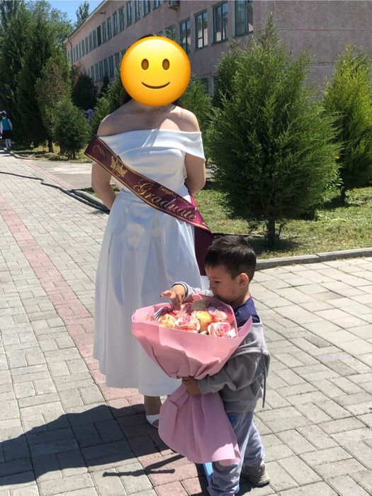 Продам белое платье,шили на заказ одевала 1 раз