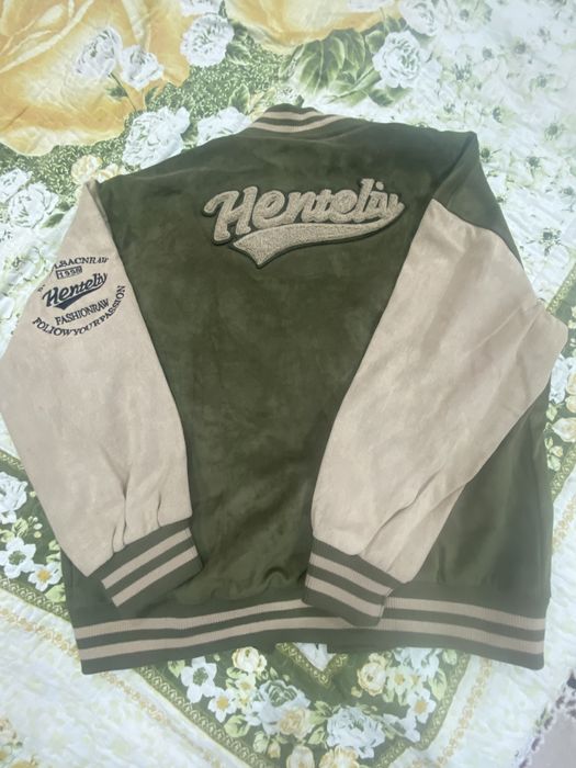 Легкая куртка-бомбер