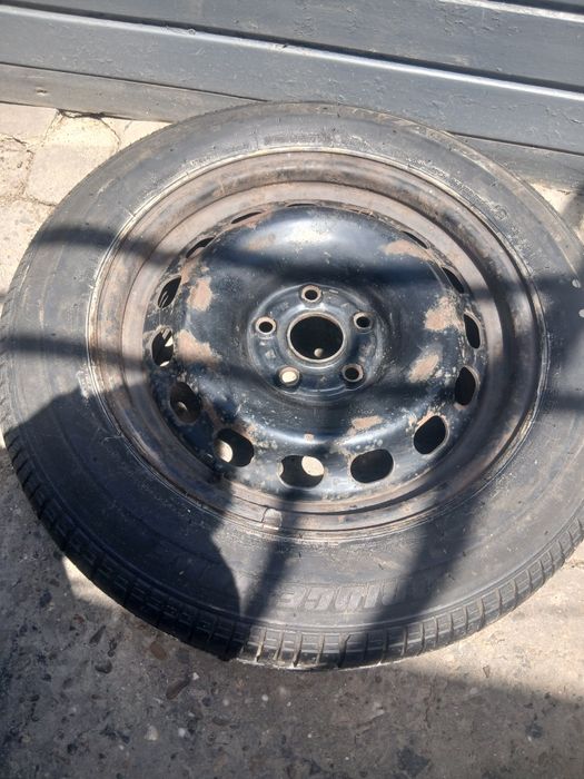Vând 3 cauciucuri de vara (Michelin) 215/50R17 la preț de 150bucata , si o roata de rezerva cu janta (Turanza)  215/55R16 la prețul de 300 lei lei !
