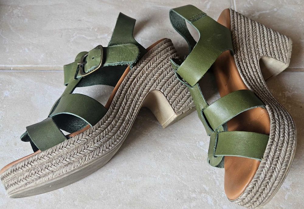 Sandale piele Rizzoli,culoare verde, marime 35, in conditii foarte bune