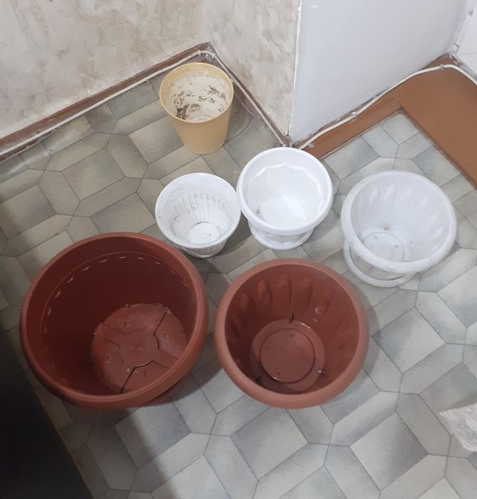 Продам горшки под цветы