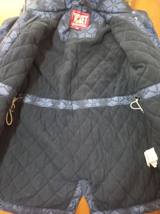 Продам куртку для девочки