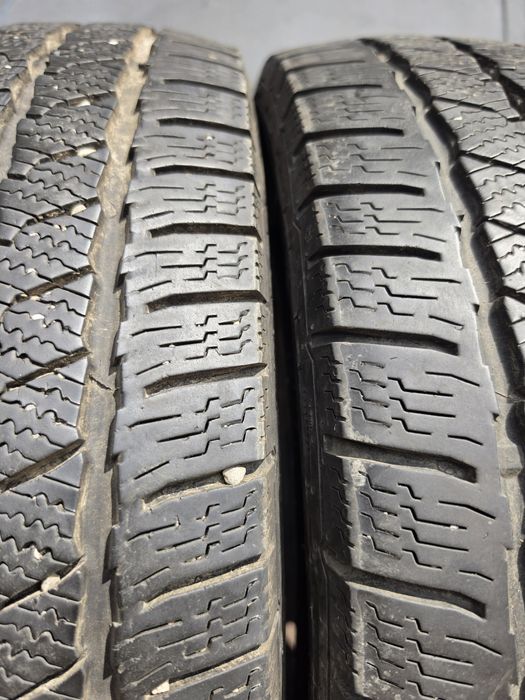2 бр.  гуми за бус  205/70/15C Continental 9 mm DOT 4516
