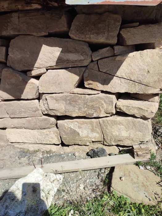 Продавам камъни за ограда/зид