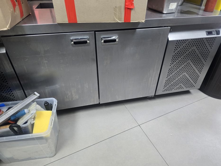 Холодильный стол