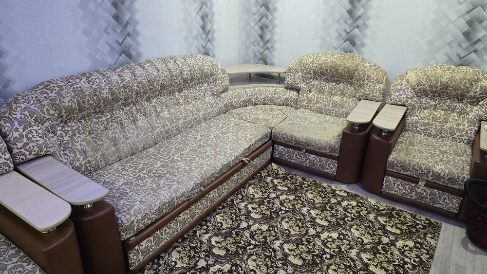 Диван с креслами