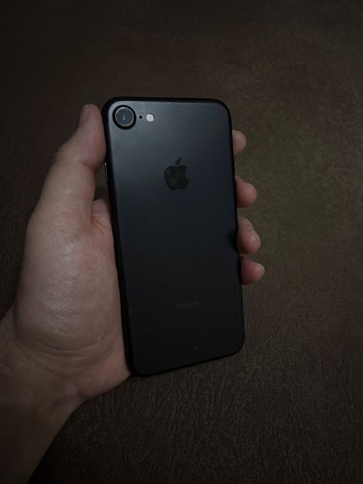 Продам Iphone 7 б/у