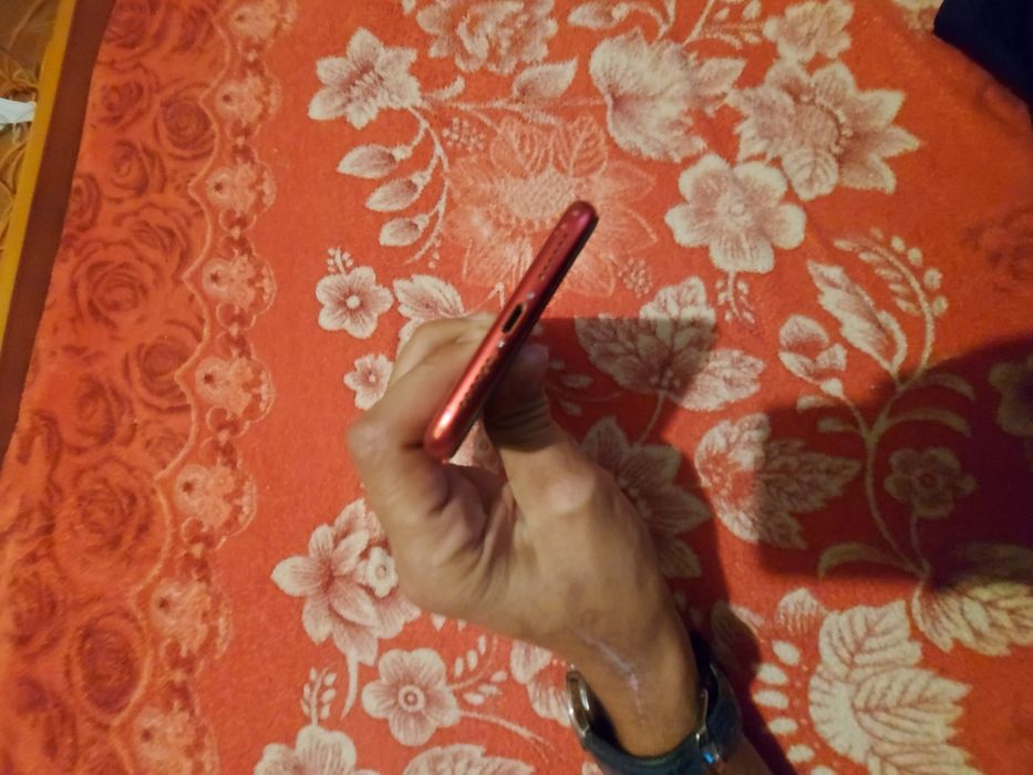 Vând iphone xr pentru piese cine doreste mai multe detalii în privat !