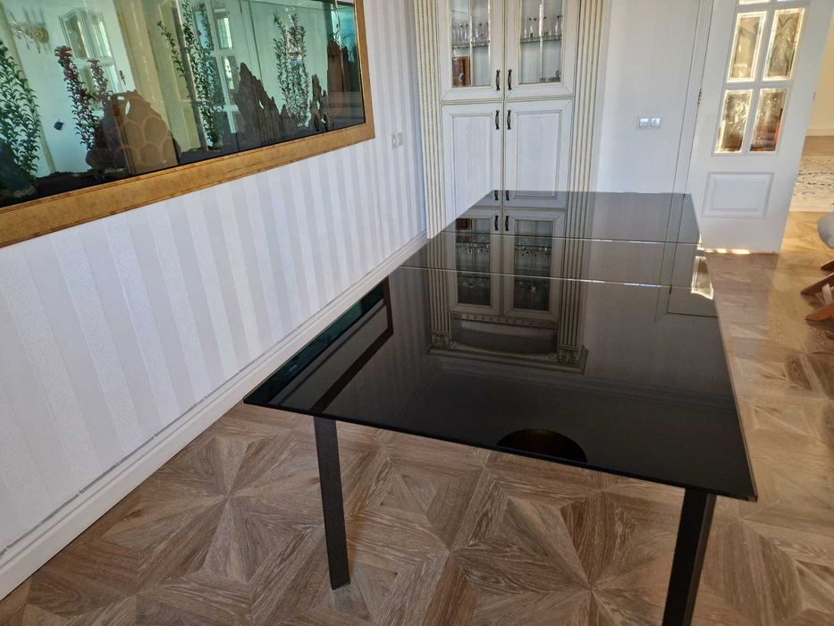 Срочнр продам стол для гостиной