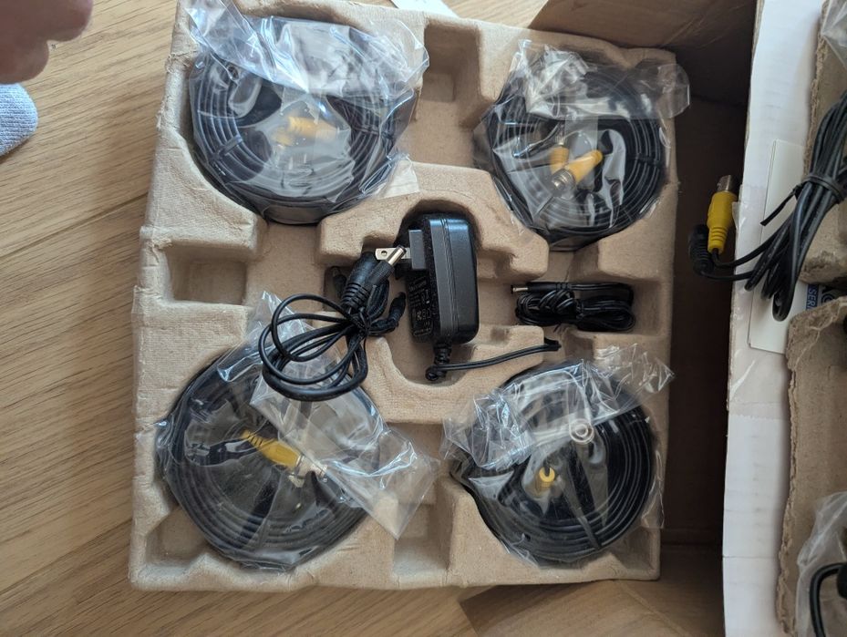 Sistem de securitate camere video  cu DVR