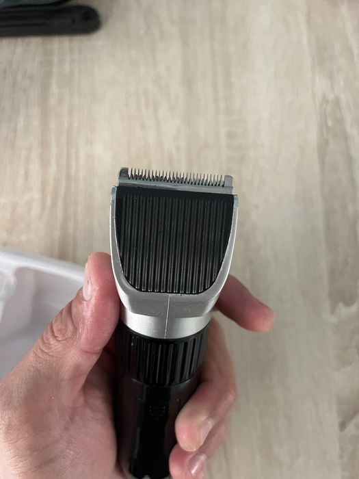 Машинка для стрижки Geemy GM-696