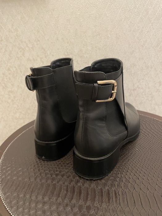 Женские кожаные ботинки Basconi