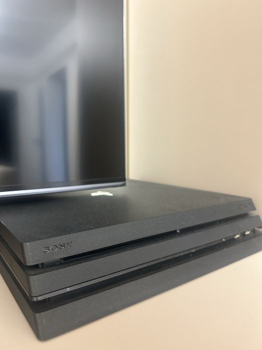 Ps4 Pro 1TB intr o stare excelenta