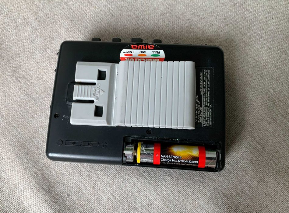 Walkman Aiwa HS-GS342 vintage Super Bass nou la cutie lipsă capac bate