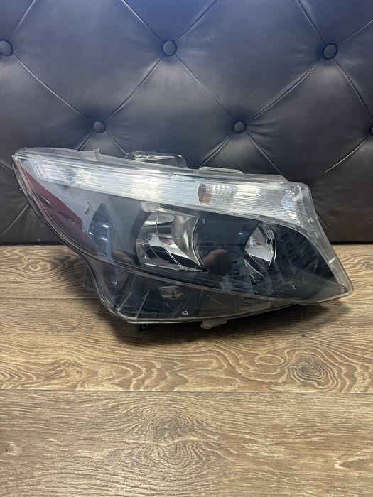 Mercedes w447 Vito десен фар фарове