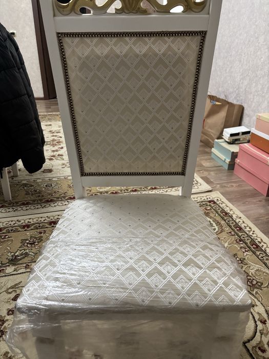 Новые стулья продаються