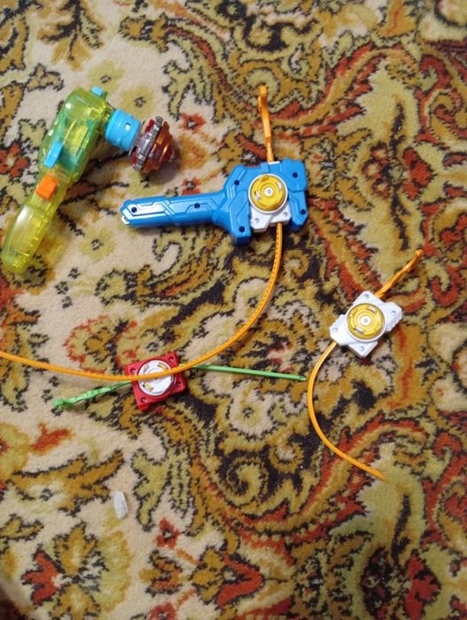 Игрушки Infinity Nado и Beyblade