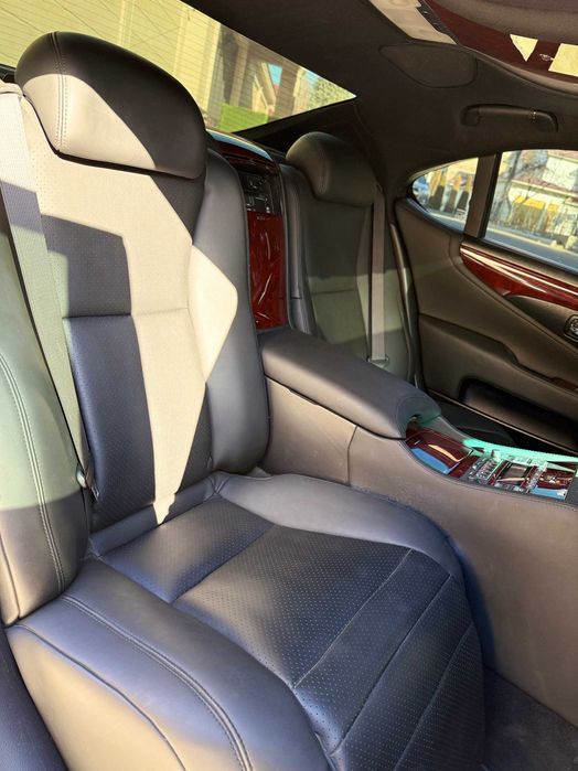 Lexus LS460L Executive Edition Роскошь и Совершенство с мин. пробегом