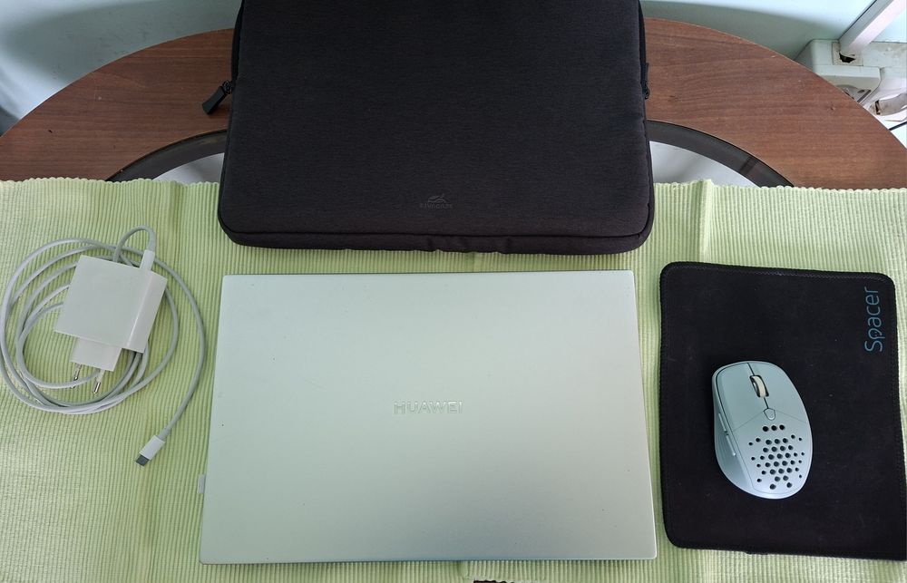 Laptop Huawei MateBook D14 – Ryzen 5 / 8GB RAM / SSD 512GB – Baterie NOUĂ + Accesorii