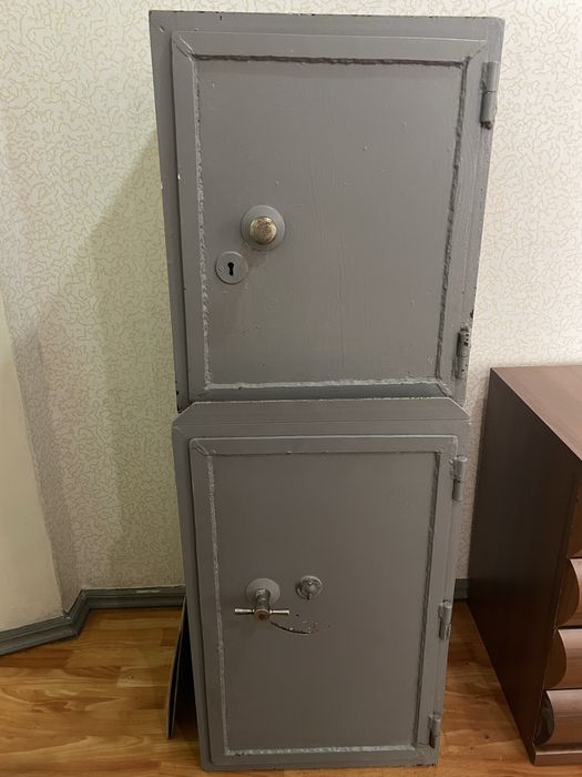 Железный сейф с ключами!