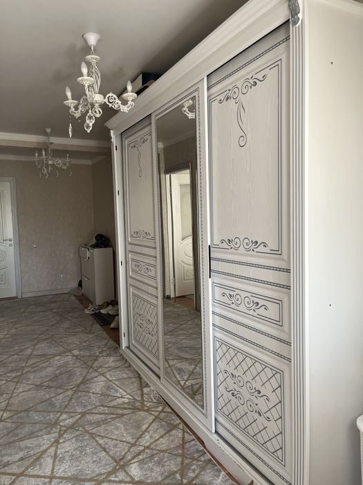 продается прихожий шкаф