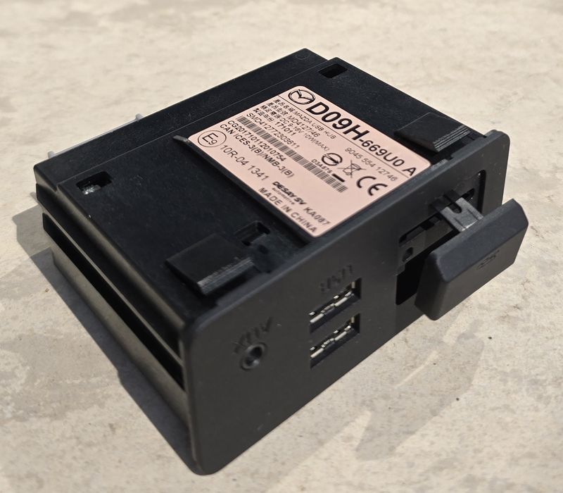 USB, AUX, SD карта- модул за Мазда D09H-669UO A