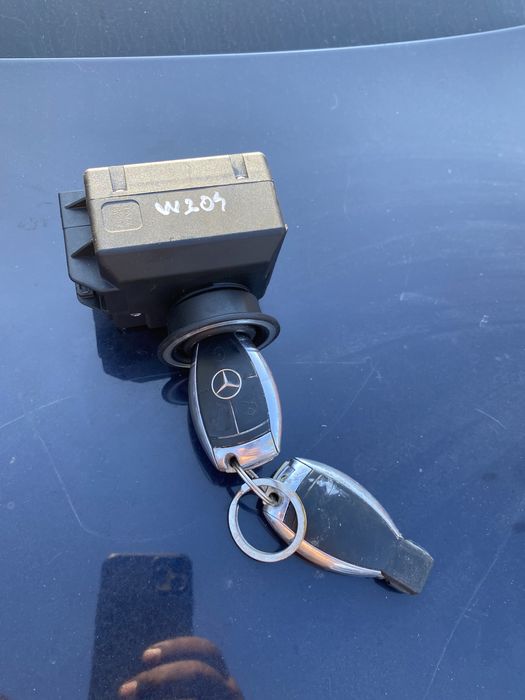 Contact + 2 Chei Mercedes C220 CDI W204 Pret 350 lei