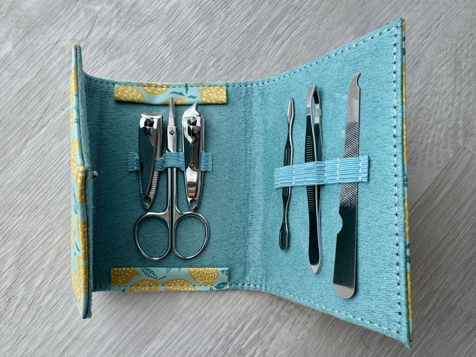 Set manichiura pedichiura cu etui
