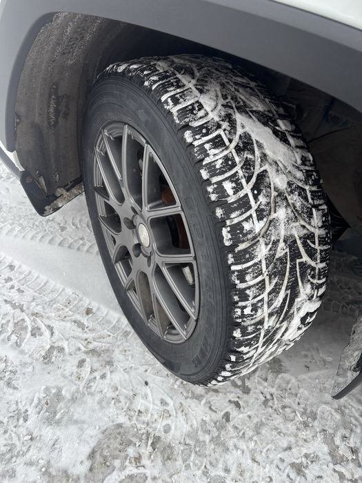 Продам комплект резины 235/55/18