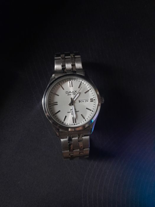 Продам часы omax