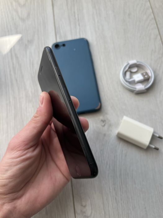 ••Iphone SE 2 • BATERIE 95% •