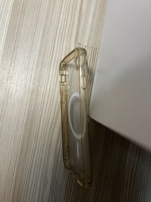 Продавам използван калъф за iPhone SE