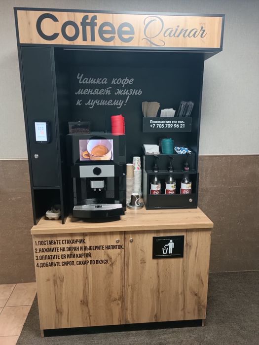 2 кофемашины вместе с местом.