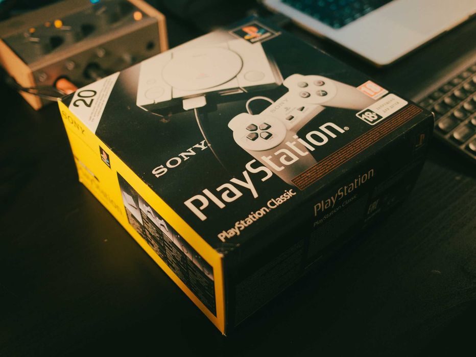 Vând Sony Playstation Classic