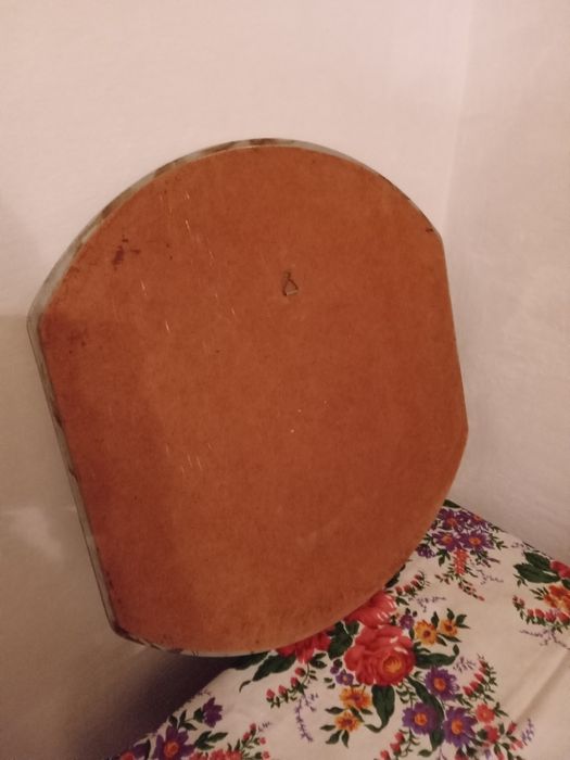 Продаеться зеркало.