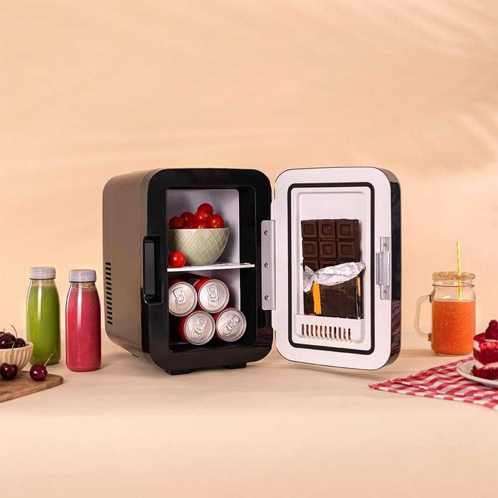 Мини хладилник Cecotec Bolero MiniCooling 6L Bahamas Black, 12V-220V, съвместим с автомобили и каравани, функции за охлаждане и нагряване
