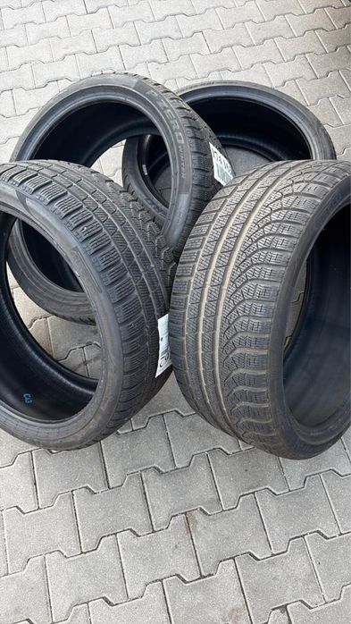 Pirelli Winter P Zero 265/35/R21