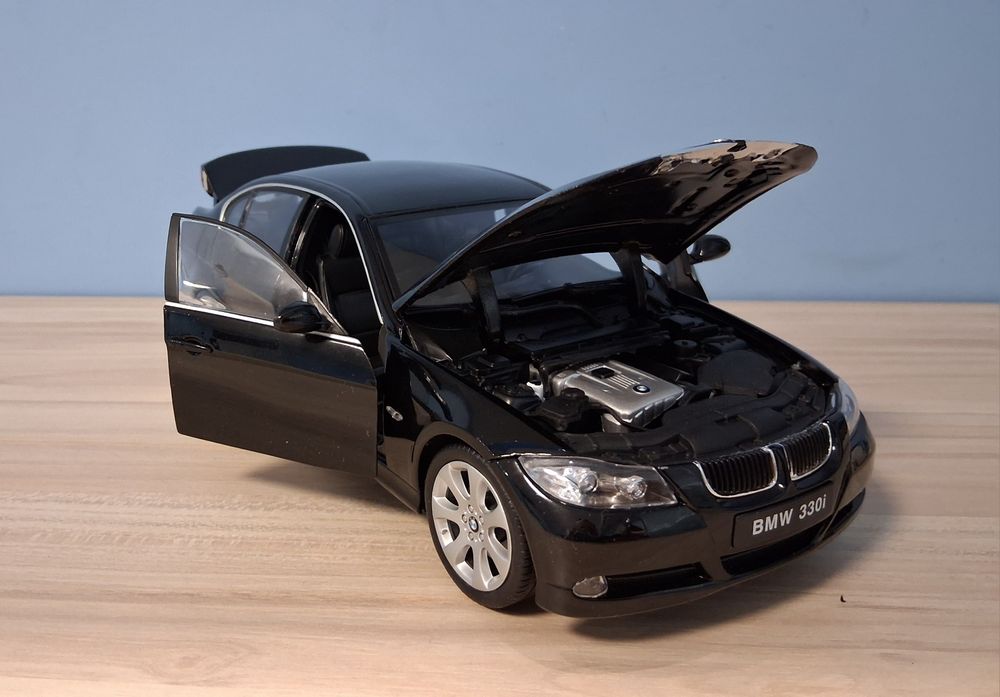 BMW 330i (E90) 1:18 Welly